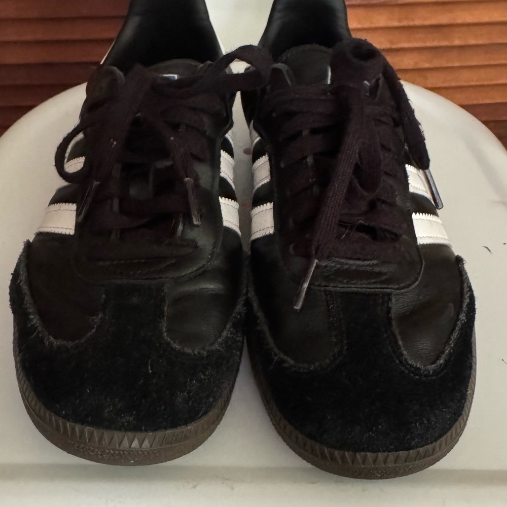 Adidas Sambas Youth size 7 about an 8.5 in womens